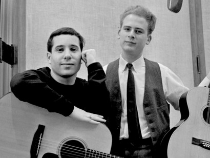 Due giovanissimi Paul Simon e Simon Garfunkel