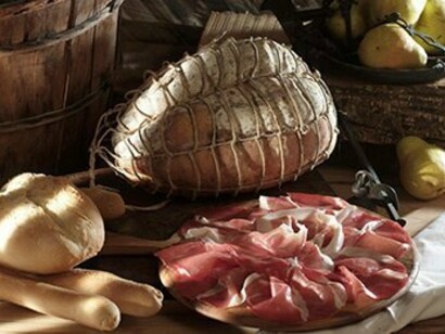 Il culatello di Zibello considerato il re dei salumi perché fatto con una parte pregiata del maiale 