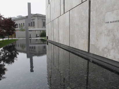 The front fountain at the Barnes Foundation