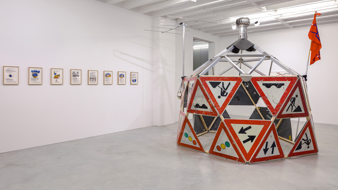 Drop City Giant
2012 - 2019
Building materials, communications infrastructure overall dimensions: H 330 x Ø 340 cm. Courtesy Galerie Nordenhake Berlin / Stockholm / Mexico City; Photo: Gerhard Kassner
