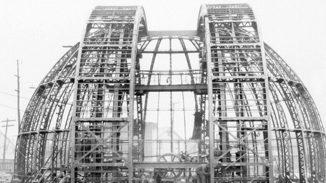 Test assembly of the rotating dome at Warner and Swasey’s factory. It arrived in Victoria on eight railway cars on March 22, 1916. Photo: National Research Council Canada