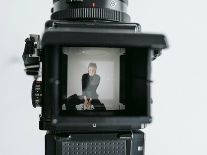 Ter uma boa imagem, significa muito dentro do campo de oportunidades de networking, proximidade e segurança ao interagir com alguém que se apresente de forma clara e profissional