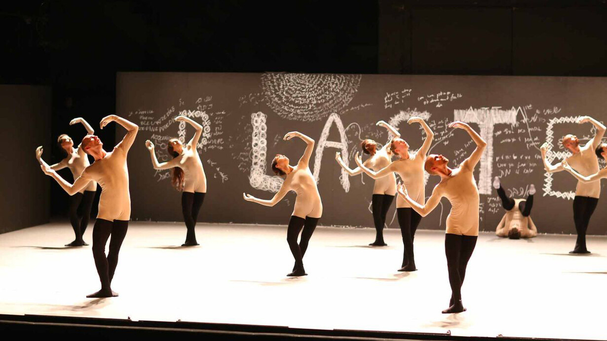 Naharin’s virus. Avec l'aimable autorisation du Les Théâ Tres