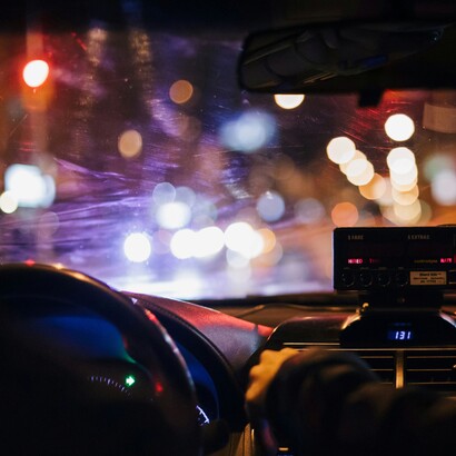 Guidava per mestiere, ma da troppo tempo era la stanchezza a guidare lui
