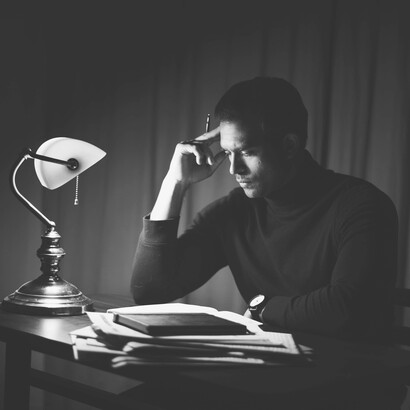 Uma obra de ficção, em tese, não relataria um fato ocorrido, mas um fato criado pela imaginação de um autor