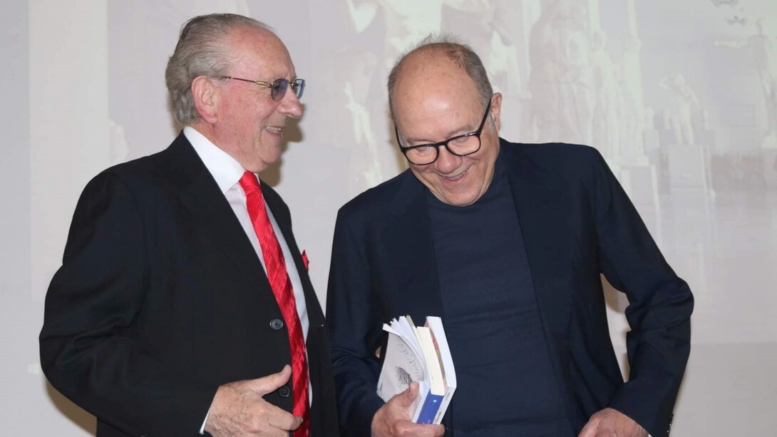 Bruno Scapini, ex ambasciatore, scrittore, diplomatico, in una foto con l'attore e regista Carlo Verdone