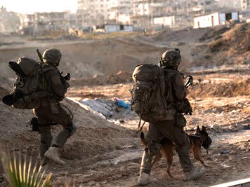 Soldados israelíes operan en la Franja de Gaza en medio de la operación terrestre en curso
