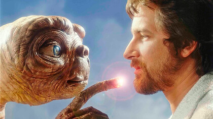 E.T. e Steven Spielberg. Esse filme seria o embrião para outra história de Spielberg que por muitos é considerado seu melhor filme: “E.T. O Extraterrestre"