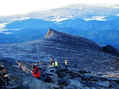 Veduta dalla cima del monte Kinabalu, tetto del Sud-est asiatico