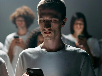 La derecha ha sabido darle una importancia capital a la superestructura ideológico-cultural, transformándola en un importantísimo campo de batalla de la lucha de clases