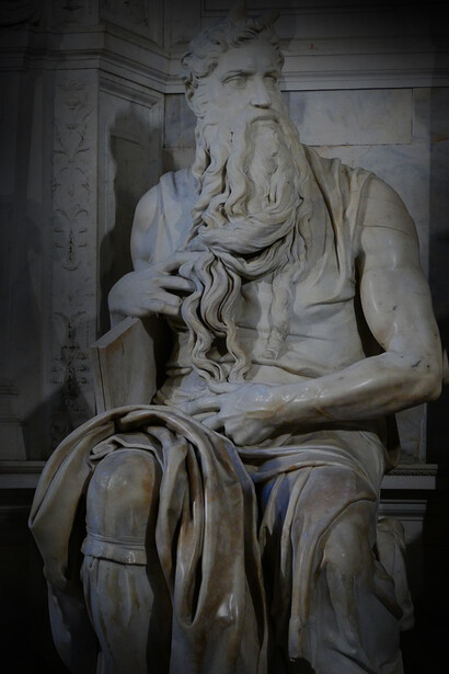 L'interpretazione del Mosè: tra l'ira e la fermezza interiore nell'opera di Michelangelo