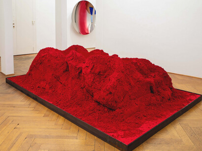Anish Kapoor. Courtesy of Galerie Klüser