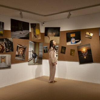 Cristina de Middel, Apoteosis now, vista de exhibición. Cortesía del IVAM