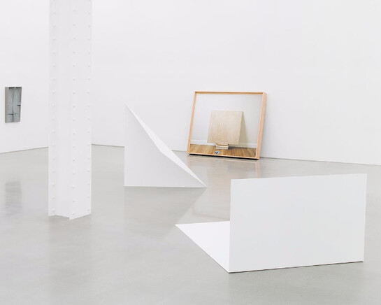 Fond Illusions, Exhibition view. Courtesy of Perrotin