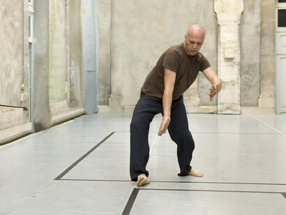 Virgilio Sieni durante una performance