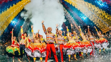 São João de Campina grande, estado da Paraíba, Brasil. Os costumes permeiam nossas vidas. Nossas heranças registradas por algumas permanências de memórias recuperadas, numa ritualização de sociabilidades, transmitem legados para o futuro transformando os valores culturais numa fabricação social que resulta no chamado patrimônio cultural. O patrimônio cultural atual, atua como uma intervenção na cultura dos bens patrimoniais e seus usos. Sabe-se que o conceito nasce na França nos início dos anos 1980 para redefinir conceitos de folclore, cultura popular e cultura tradicional. Na verdade, o patrimônio cultural recupera memórias diante da ritualização de sociabilidades, entre o espaço e o tempo, numa provocação do relicário do passado