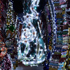 Joana Vasconcelos, The enchanted forest, vue de l'exposition. Avec l'aimable autorisation de la Galerie La Patinoire Royale Bach