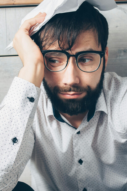 Descubra por que a regulamentação governamental e a conscientização dos consumidores são fundamentais para proteger a privacidade em meio ao capitalismo de vigilância