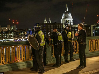 Policías en la zona de London Bridge el pasado día 3 de junio en Londres