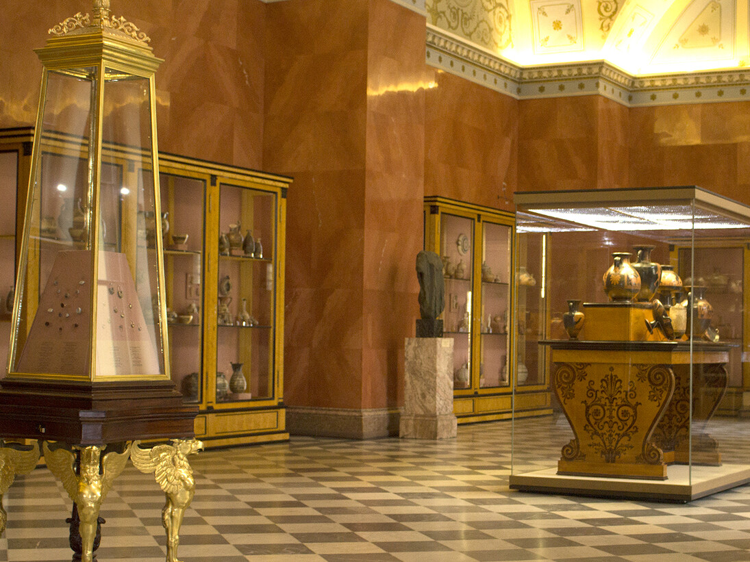 The Art of Ancient Greece, Exhibition view. Courtesy of The State Hermitage Museum