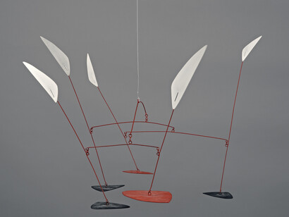 Alexander Calder, 3 feuilles noirs, 5 blanches, 2 rouges, 1960, Painted sheet metal and wire, 44.5 x 76 x 56 cm, Pictures courtesy of Mayoral. Art Revolutionaries, Mayoral at 6 Duke Street, London, 18 January—10 February 2017