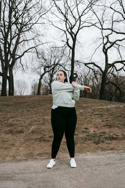 Joven runner durante una rutina de entrenamiento. La OMS sugiere que los adultos realicen 150 minutos de actividad física moderada o 75 minutos de actividad intensa cada semana