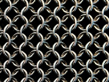 Più alte diventano le barriere, più difficile può essere lasciar entrare gli altri e mostrarsi vulnerabili