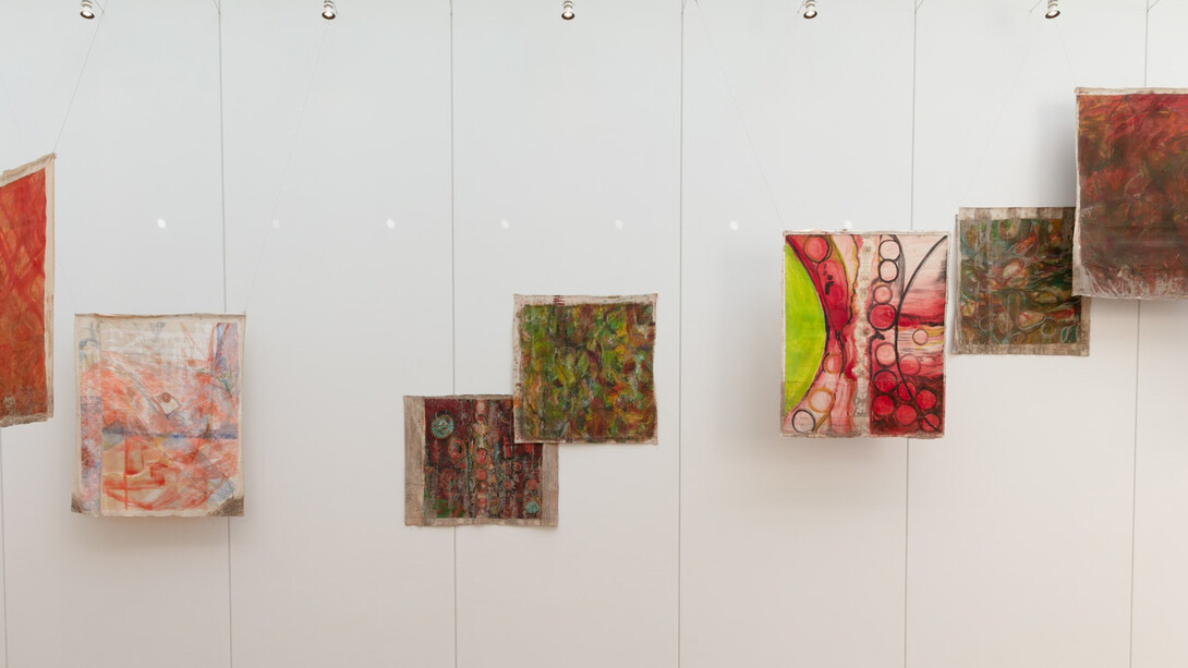 Vivian Suter: el bosque interior. Courtesy of Art Institute of Chicago