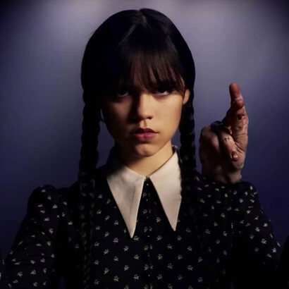 «Wednesday» es una serie de misterio y comedia oscura basada en los personajes de la Familia Addams