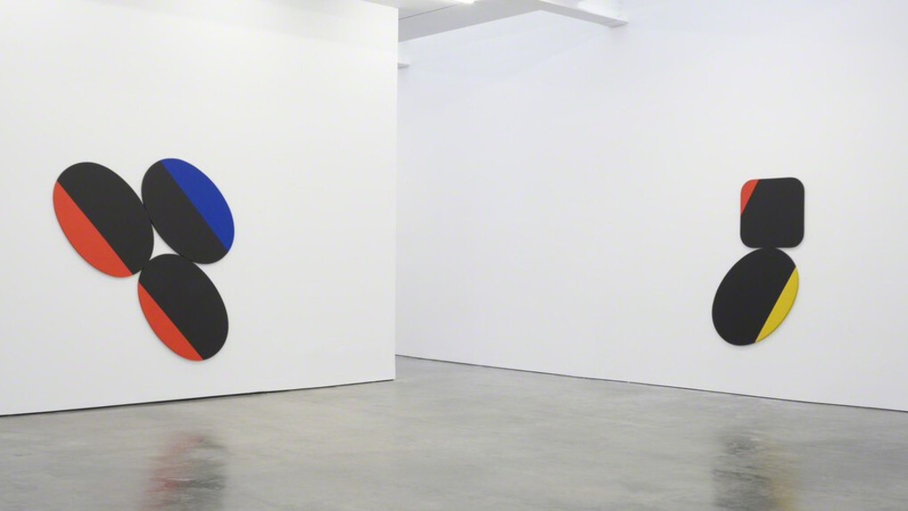 Leon Polk Smith, Exhibition view. Courtesy of Lisson Gallery