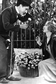 Charlot não era um macho alpha, mas às vezes obtinha algum sucesso com as mulheres