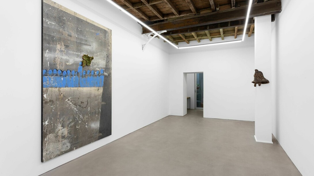 Enzo Cucchi. Gli esperti, exhibition view. Courtesy of Galeria Madragoa