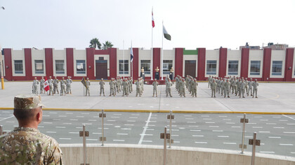 Cadetes formados durante un acto, Colegio Militar "Leoncio Prado", La Perla, Callao, Perú