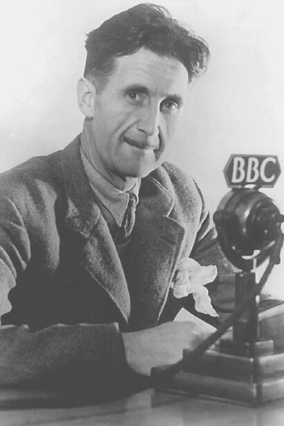 George Orwell, 1940. Pseudonimo che coniò unendo il nome St. George, patrono dell’Inghilterra, e Orwell, il fiume inglese della contea del Suffolk