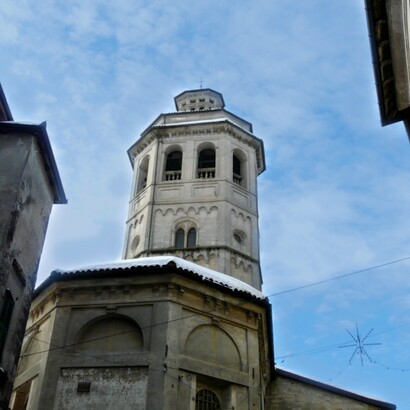 Campanile della chiesa parrocchiale di San Giacomo, Gavi, Piemonte, Italia