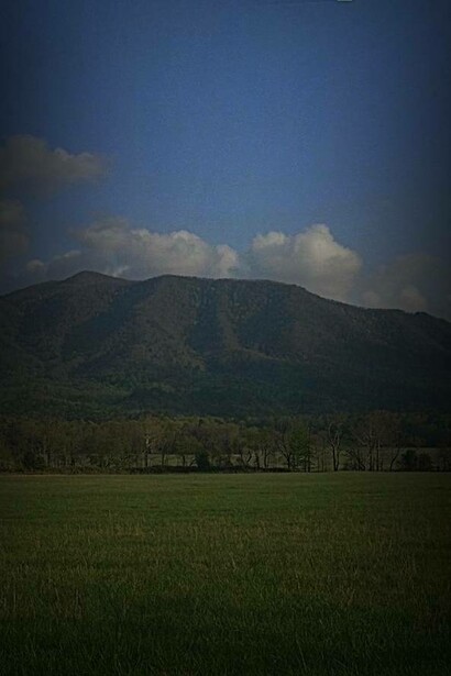 View of Cades Cove, Great Smoky Mountains National Park, Tennessee, USA

