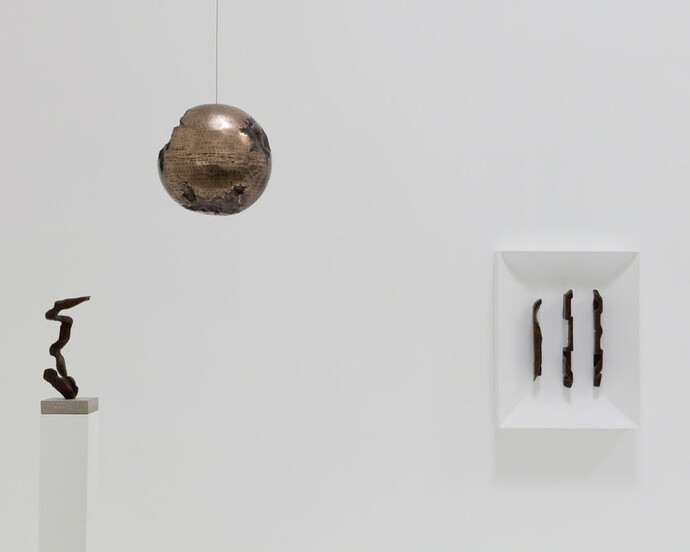 Transmission, Exhibition view. Courtesy of Anat Ebgi