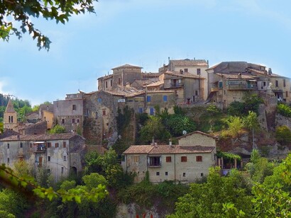 Bocchignano è una frazione panoramica di Montopoli di Sabina, arroccata su uno sperone roccioso con viste suggestive sulla valle del Tevere