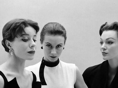 Ivy Nicholson, Sophie Malgat y Bettina Graziani con tops y faldas intercambiables de Givenchy en 1952