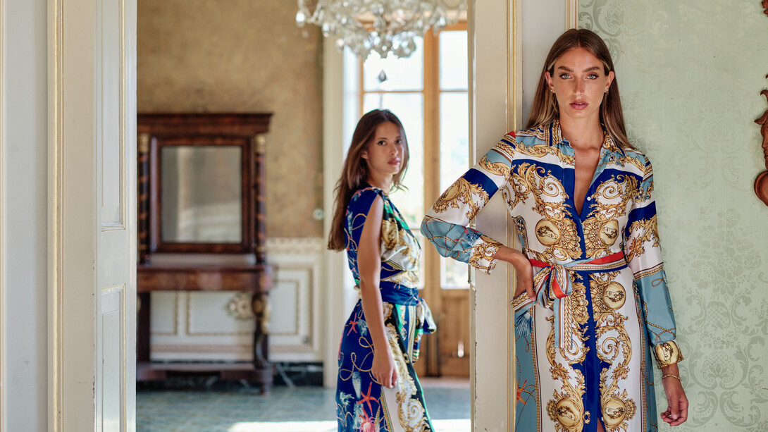 Collezione “Giardini di Sicilia” linea “Baroque” – abito lungo in raso di
seta e abito chemisier in raso di seta