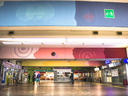 Autostazione interna - Streetart Corn79 + ETNIK per Il Cerchio E Le Gocce, Destinazioni. Autostazione di Bologna, 2016, particolare. Foto @ Rosy Dennetta