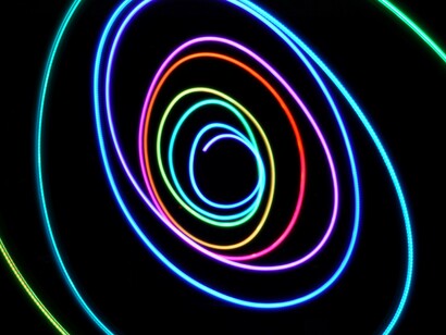 Ricercatori italiani hanno simulato l’instabilità di Kelvin-Helmholtz usando un simulatore quantistico con atomi ultrafreddi, riproducendo dinamiche di interazione tra due superfluidi