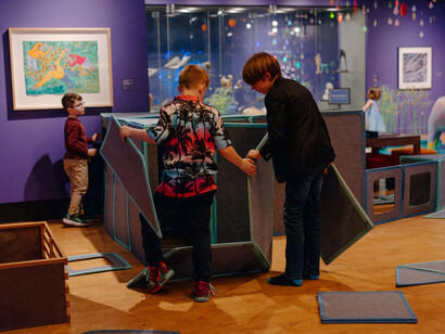 Various artists, Wonder room, exhibition view. Courtesy of Columbus Museum of Art