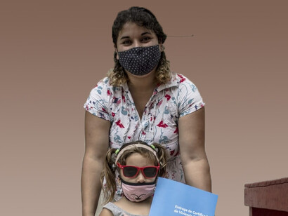 En esos márgenes, cada historia revela una dignidad resistente frente al abandono estructural