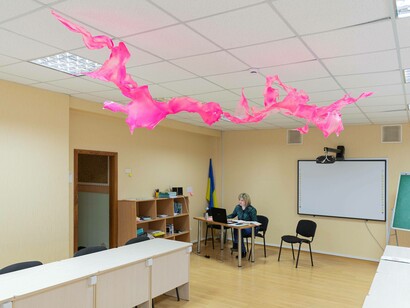 Aljoscha and his Ukrainian project of hope. A school classroom with Aljoscha's installation, March 2022