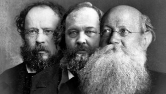 Le teorie anarchiche di Bakunin, Proudhon e Kropotkin convergono nell’idea di una società libera dall’autorità statale, ma divergono sui mezzi e sulle forme di organizzazione, spaziando dal federalismo mutualista all’azione rivoluzionaria fino al comunismo anarchico. In copertina un collage con le foto di Bakunin, Proudhon e Kropotkin