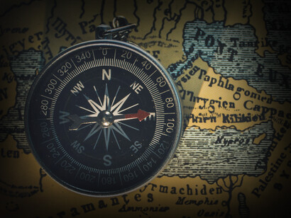 Muchos apellidos tienen en común ciertas terminaciones que suenan o se escriben igual