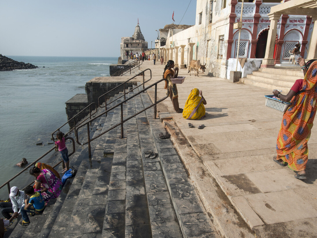 India's Gateway - Dwarka sea front © Tim Smith