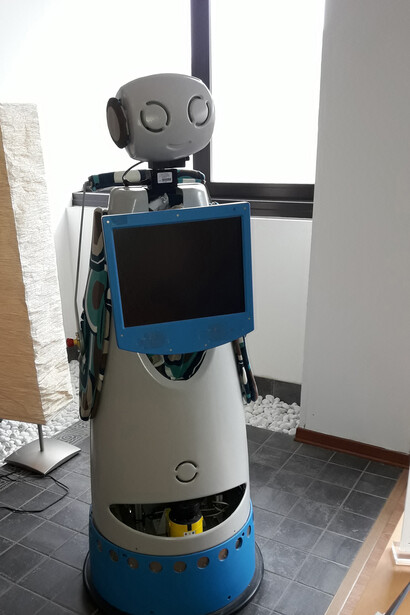Tecnici al lavoro alla Casa Domotica dell'Istituto di Biorobotica della Scuola Superiore Sant'Anna
