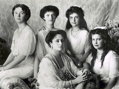 Las Grandes Duquesas Tatiana, Olga, Anastasia y María Románova con su madre la zarina Alejandra